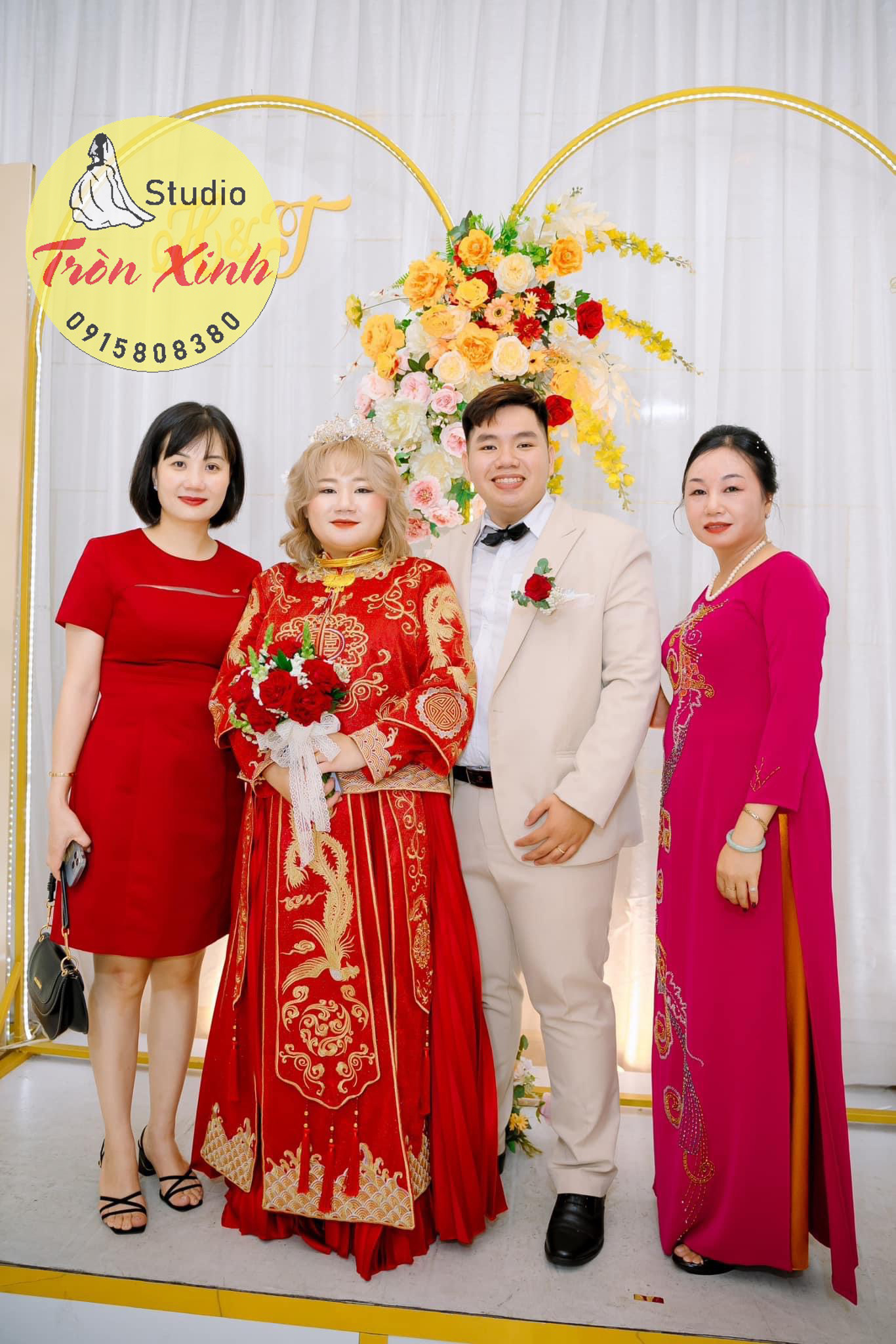 chọn váy xinh, giá thuê yêu thương tại tròn xinh