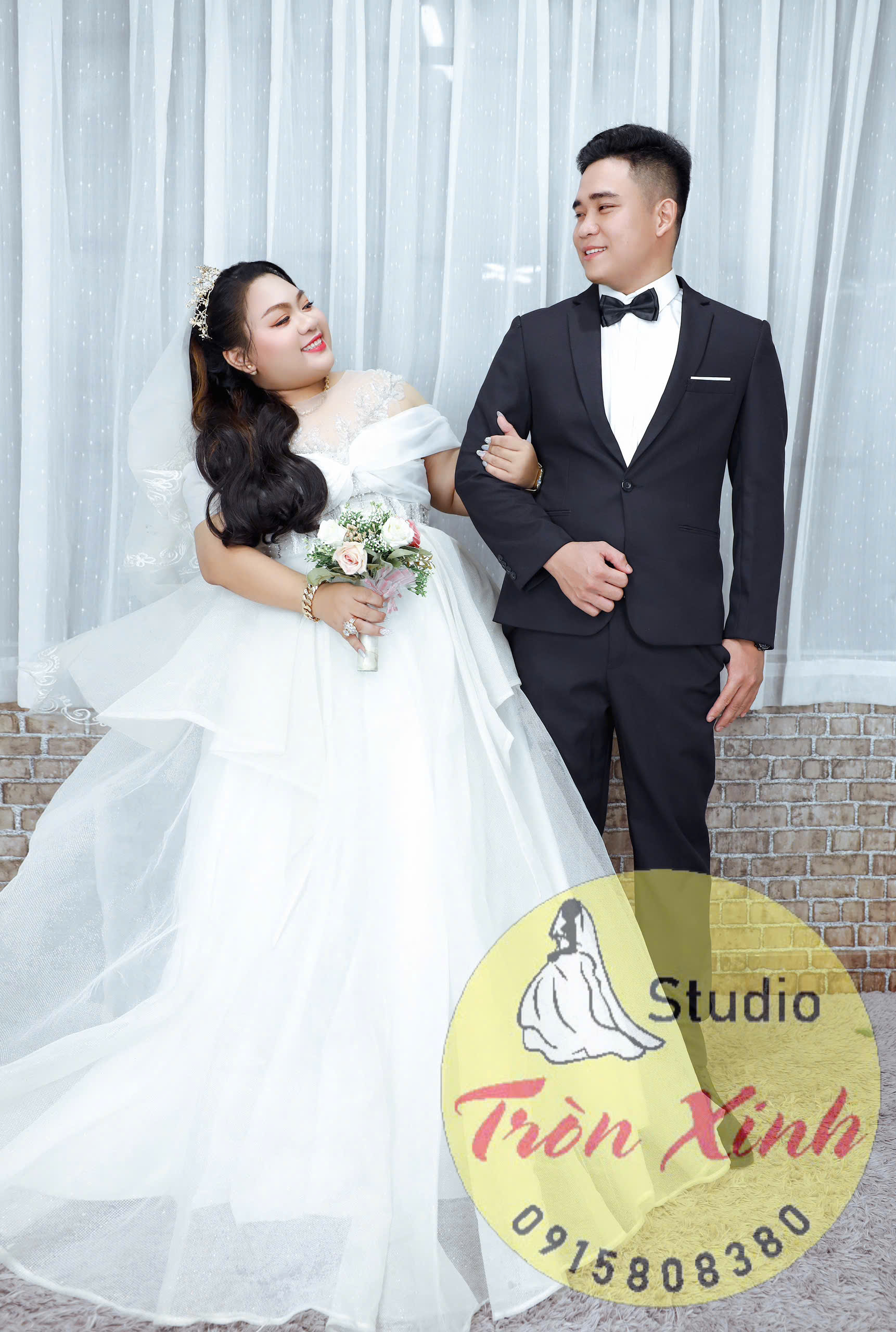 giá ưu đãi váy cưới, vest, váy cưới tháng 5 tại tròn xinh
