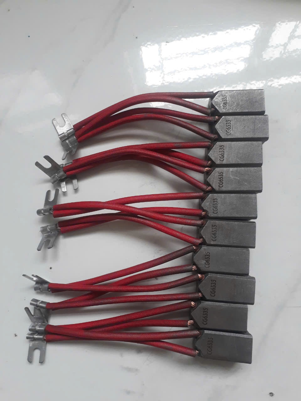 Cảm nhận sự khác biệt với chổi than công nghiệp tiên tiến nhất của chúng tôi.