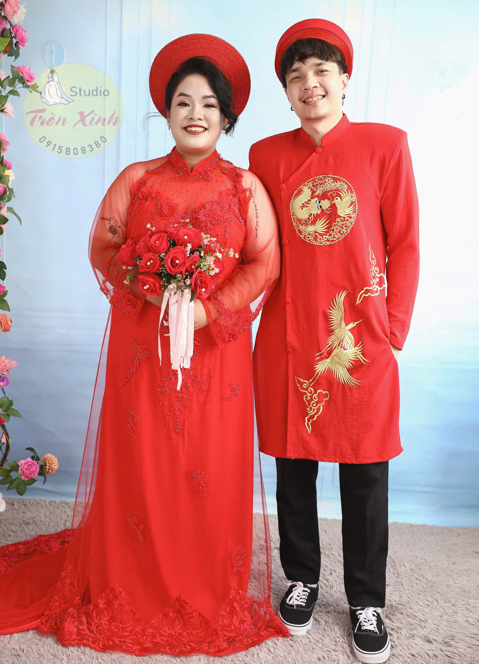 hình ảnh cô dâu thướt tha trong tà áo dài vừa dịu dàng vừa kiêu sa luôn để lại ấn tượng khó quên.