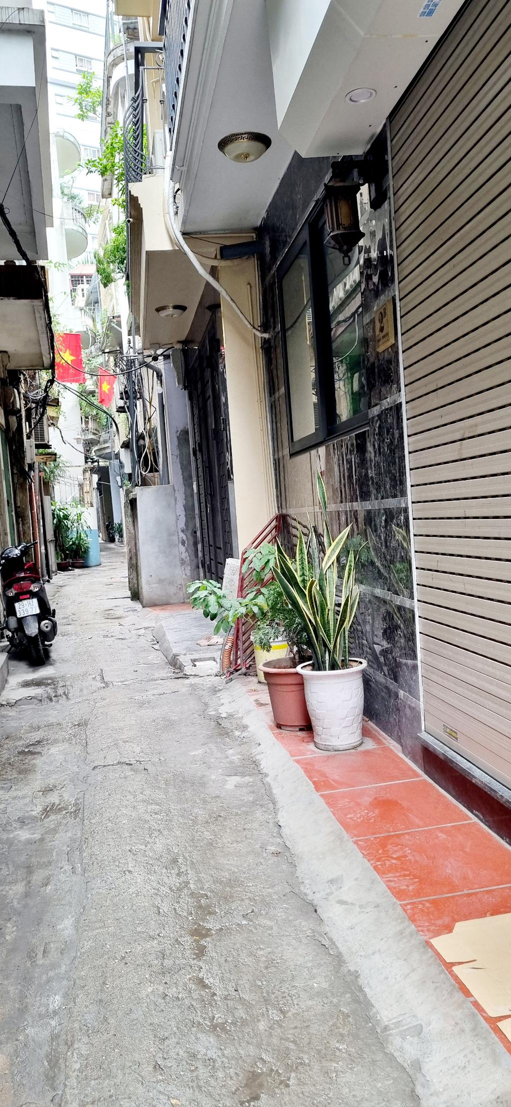 Bán nhà trương định 5 tầng long lanh dân xây ở ngay 1 nhà ra phố hoàng mai